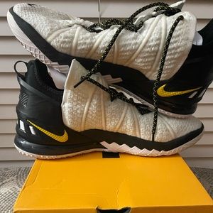 Nike Lebron Witness Vll Legacy black/gold